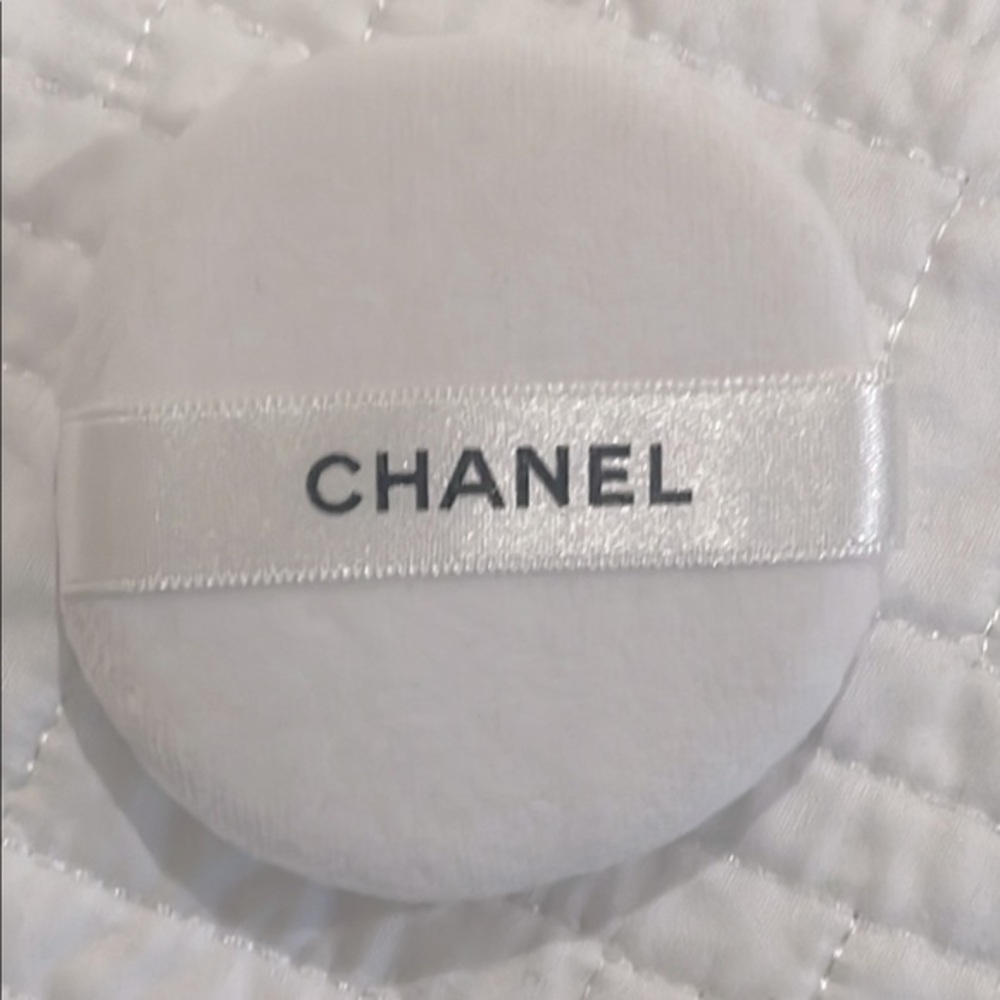 CHANEL :: COSMETIC PUFF
